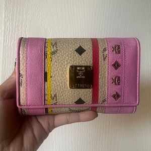 {Almost New} 𝓜𝓒𝓜 Visetos Trifold Women's Wallet